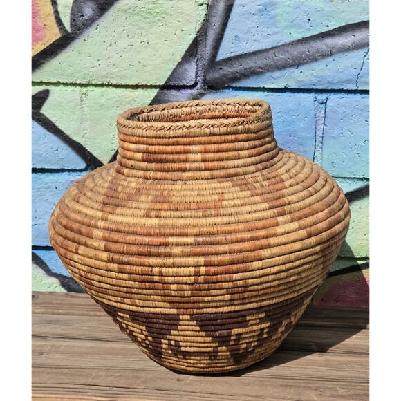 Native American XL Coiled Basket Multicolor Animals Geo Design Signed Unbranded - Picture 8 of 16